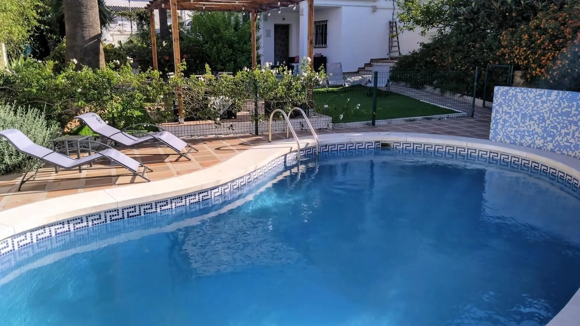 The Lemon Grove House - Large Private Garden, Private Pool - Perfect For Families Villa Torremolinos Feriehus